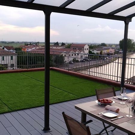 Palazzo Spada - Attico Con Terrazza Vista Fiume In Centro Apartment Кодигоро Екстериор снимка