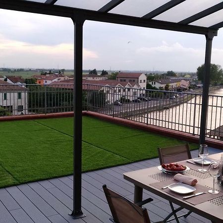 Palazzo Spada - Attico Con Terrazza Vista Fiume In Centro Кодигоро Екстериор снимка