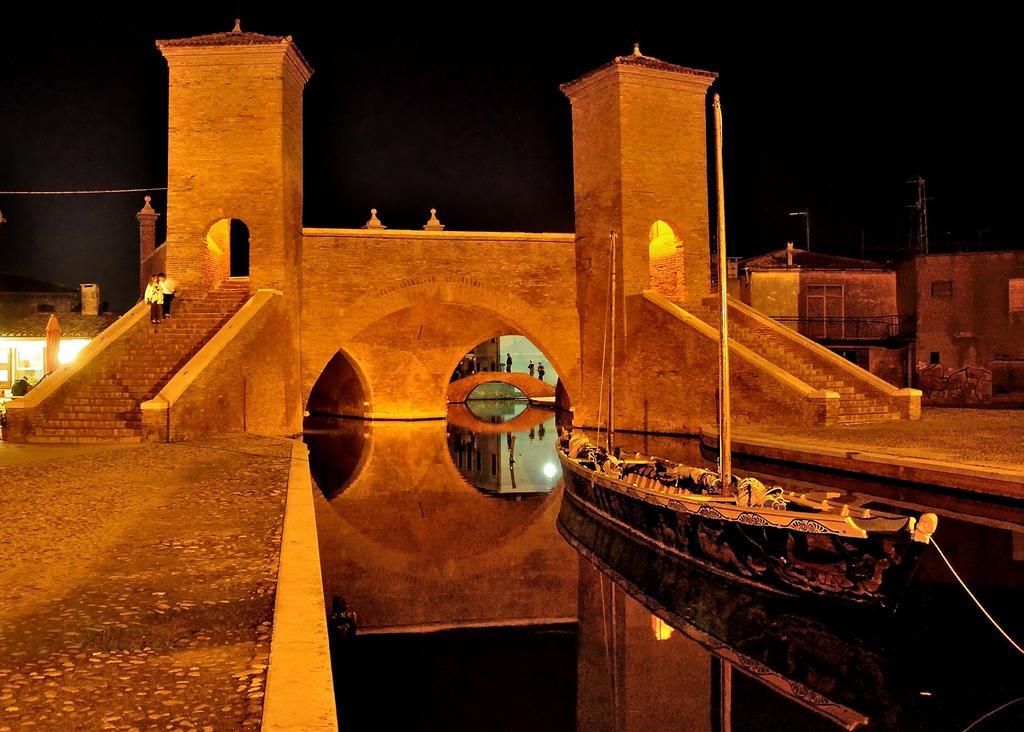 Palazzo Spada - Attico Con Terrazza Vista Fiume In Centro Кодигоро Екстериор снимка