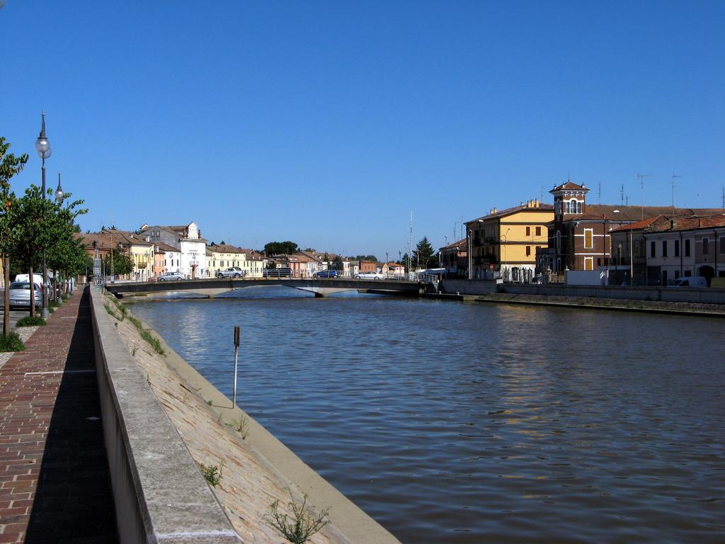 Palazzo Spada - Attico Con Terrazza Vista Fiume In Centro Кодигоро Екстериор снимка